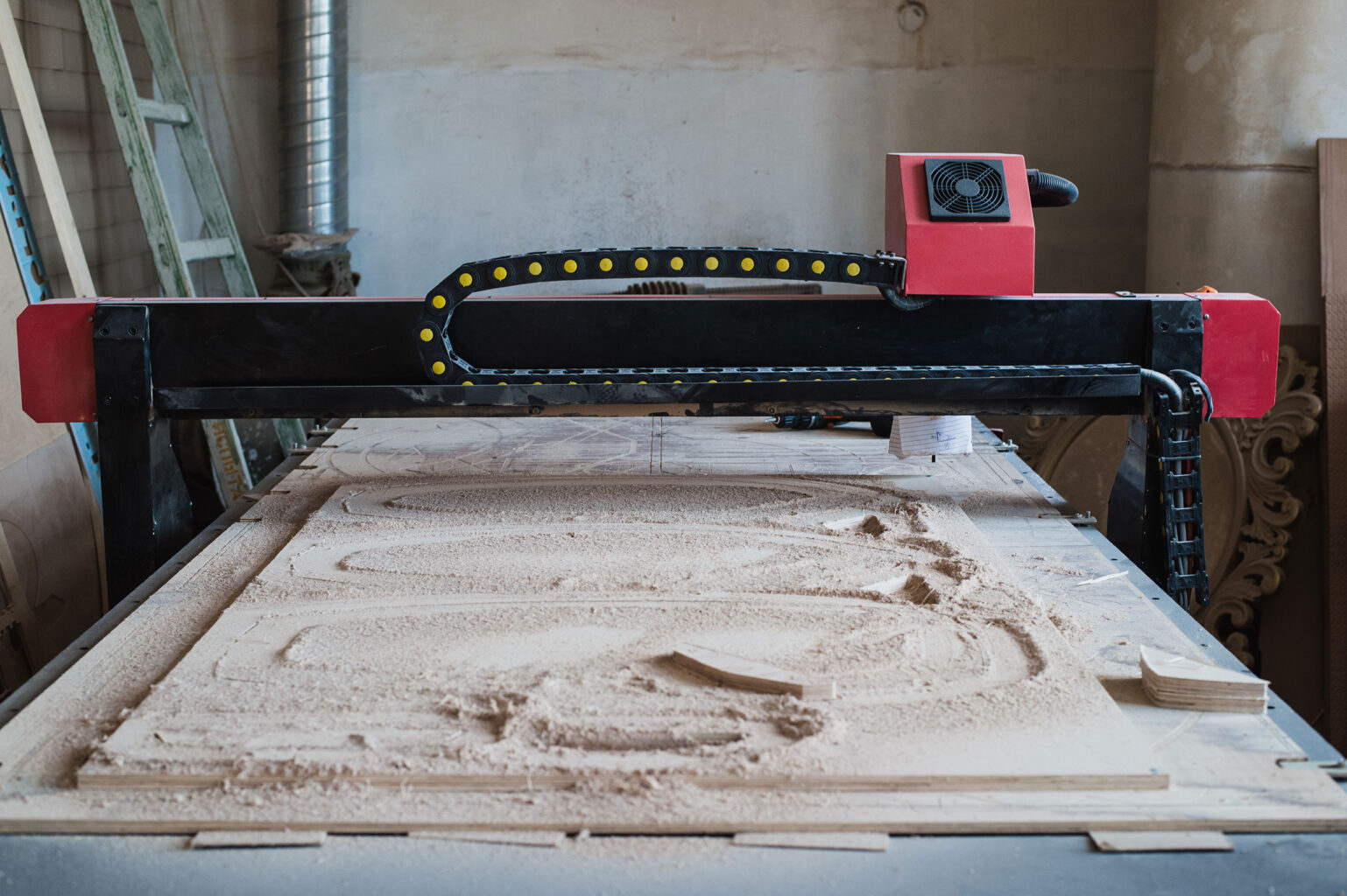 automated-cutting-cnc-machine-in-wood-work-shop-PYCBFXG